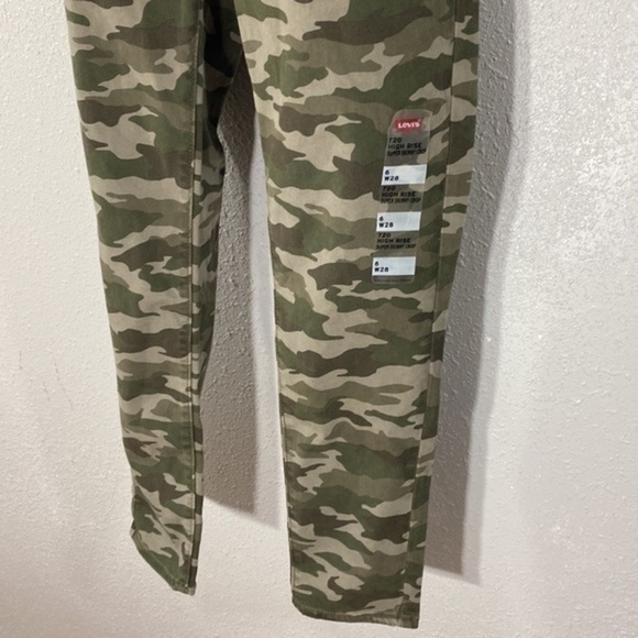 NWT Levi’s 720 High-Rise Super Skinny Cropped Jeans - Picture 6 of 13